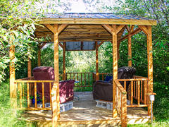 Outdoor Seating (1/2)